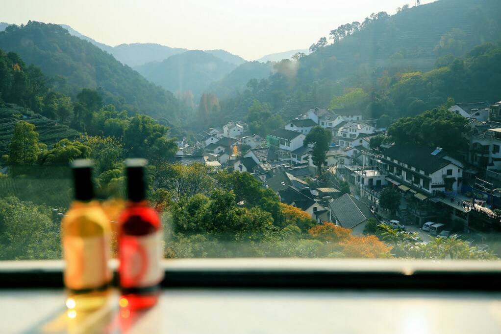 喝一杯,看山里风光无限好 How's the view?