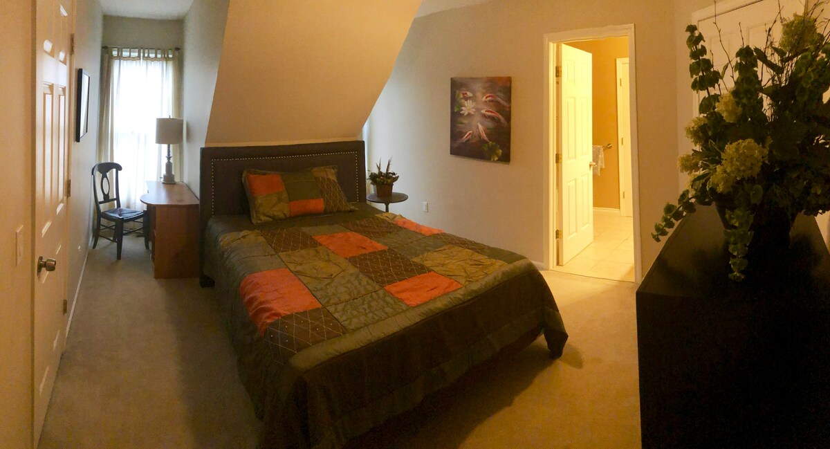 Брачен кревет (широк 150-179 см), биро, плакар во спалната соба. 