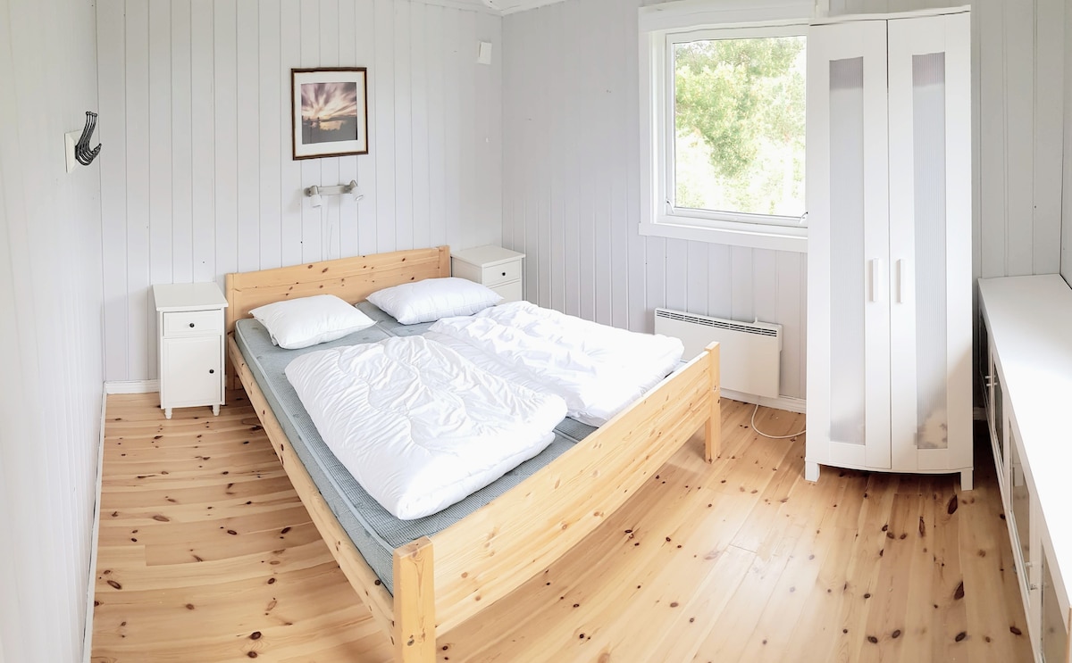 ห้องนอนเกสต์เฮาส์พร้อมเตียงคู่ 2 หลัง