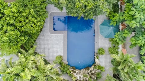 Casa Luisa- Beautiful Pool Resort 40min frm Makati