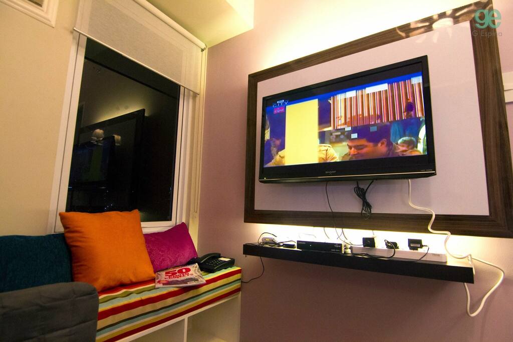 32 inch TV with High Definition Cable