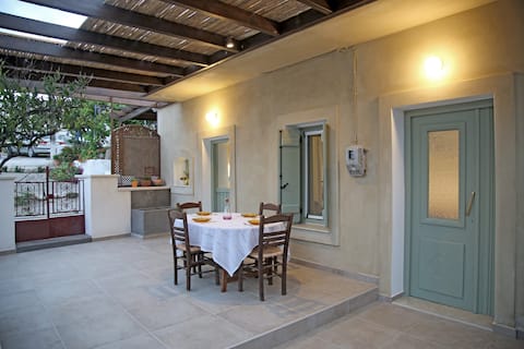 Popular Airbnb listing: Mandarini House in Περιφερειακή Ενότητα Λασιθίου
