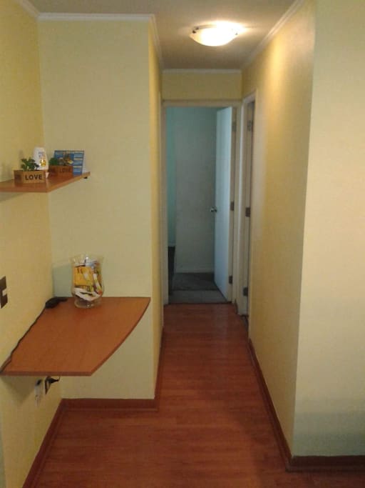 Separación de sala comedor con habitación