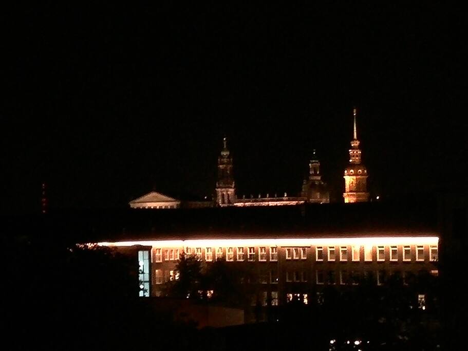 Dresdner Skyline bei Nacht