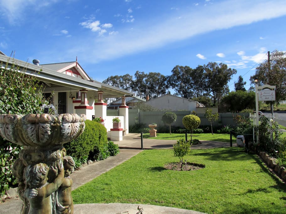Lovely Heritage style Home with your own, separate lock-up area. Only 700m from the main street and shopping area.