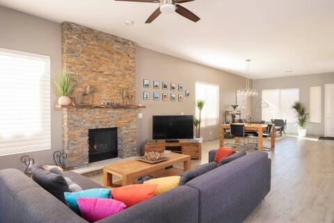 Modern Single Family House-Pool & Mountain view