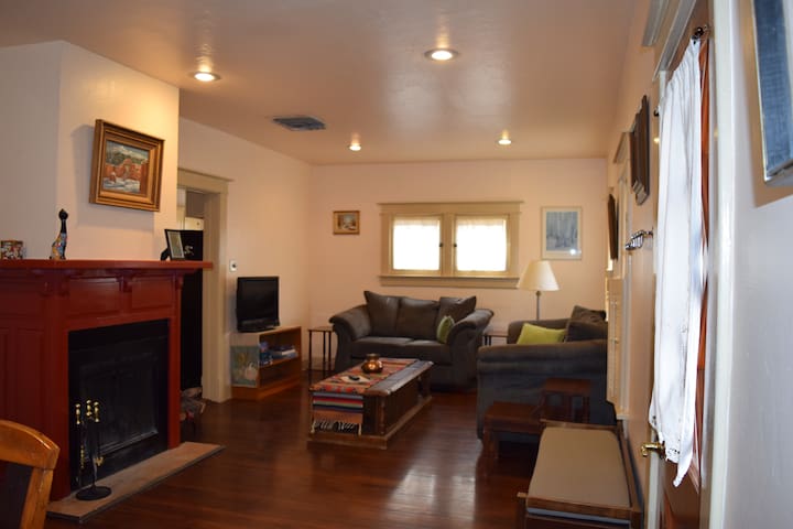 Cozy Historic Home in Old Town\Downtown.