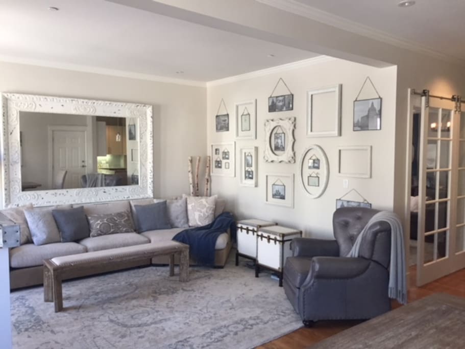 Spacious & luxurious living room with double bay window seating displays picturesque views of St's Peter & Paul Church and Coit Tower.