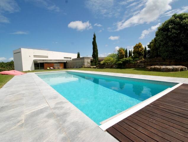 Vale da Praia Beach House, Sea view, Swimming Pool gallery image 4