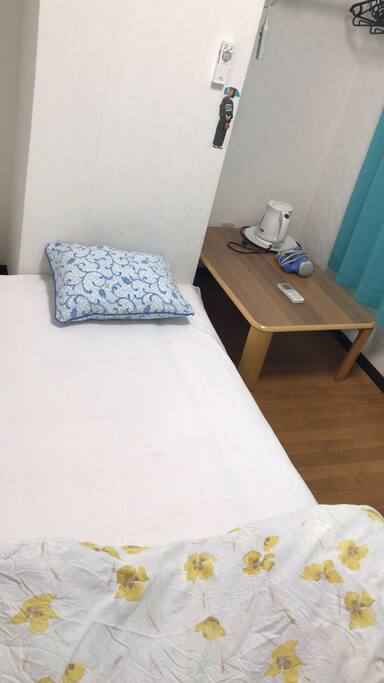 single bed 單人床