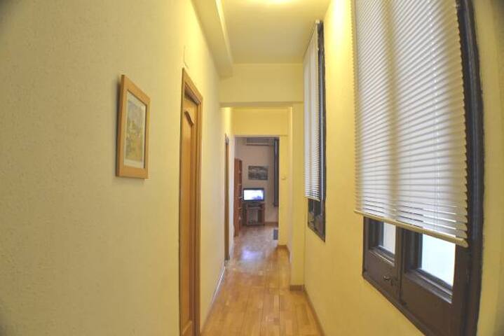 Plaza Real 3 double BR quiet; HUTB: 001510-95 gallery image 5