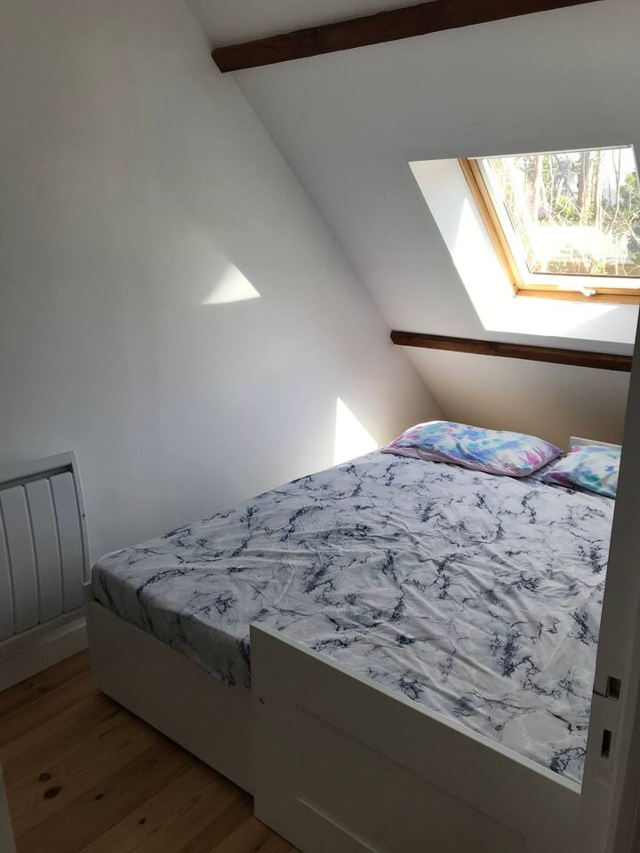 房间，可容纳2个地方或1张。