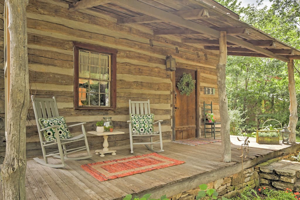 'Cactus Flower' is as shabby chic, 1-bed, 1-bath home with accommodations for 4.