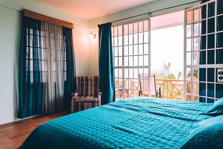 Slaapkamer 1 en balkon