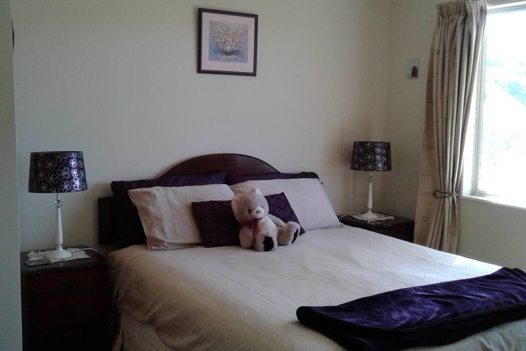Very comfortable queen bed!