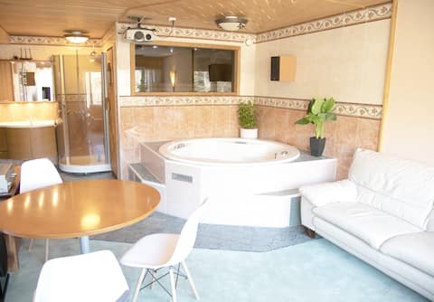 HH Apartments Suite