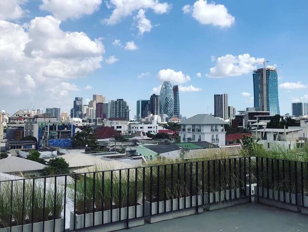 Ari Skyview l Chic Loft Boutique Stay 10 BR for 25 gallery image 4