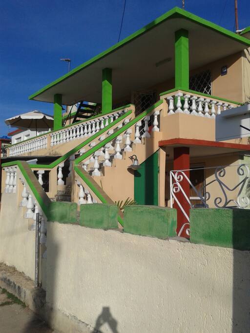 LA ENTRADA DE LA CASA