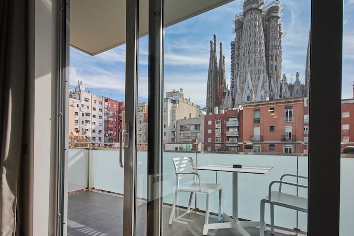 2-bedroom apartment- Amazing Sagrada Familia views