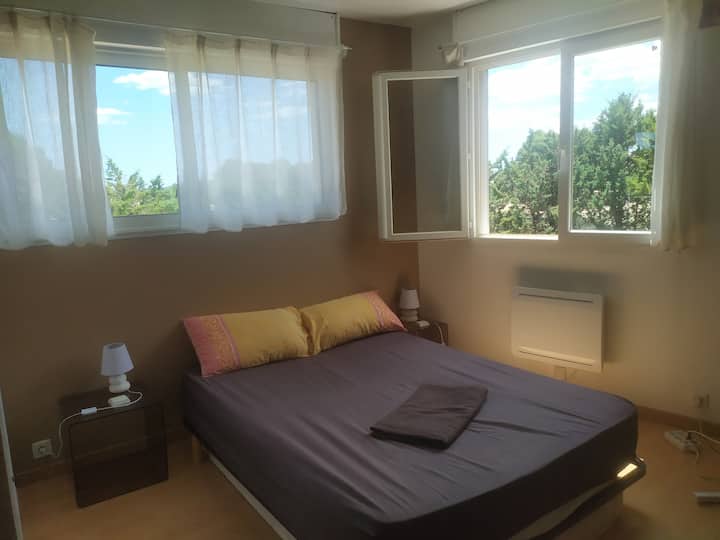 Ოთახი 3 ზემოთ