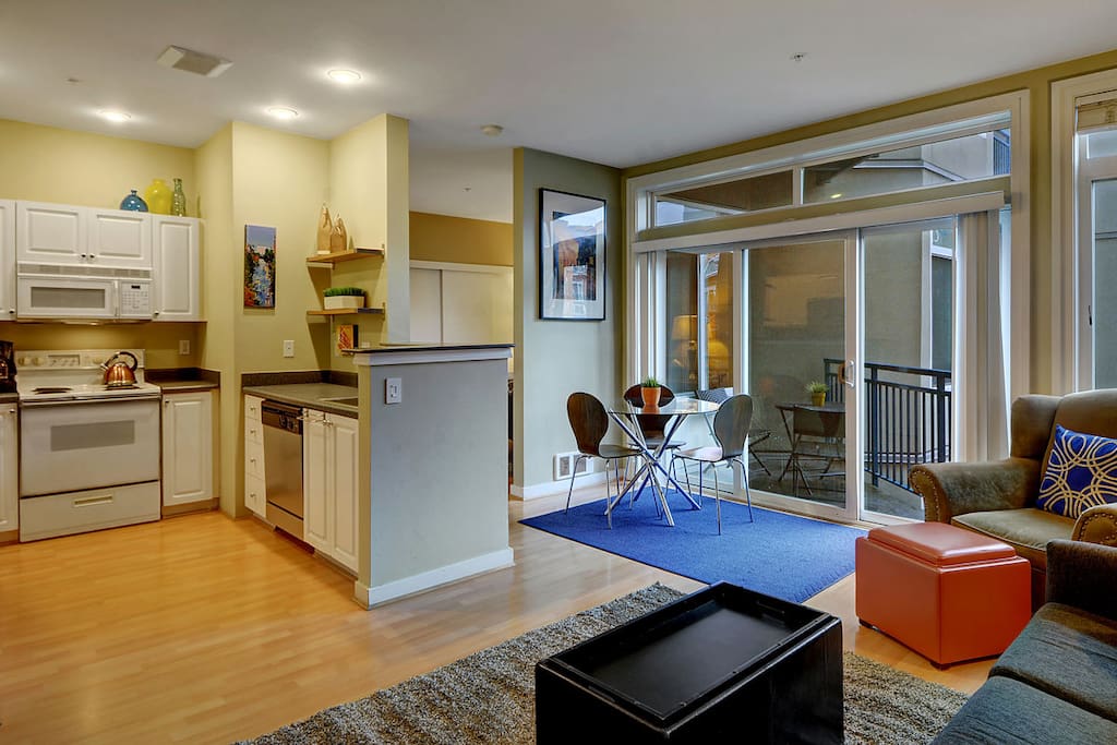 This open and spacious layout is perfect for relaxing.