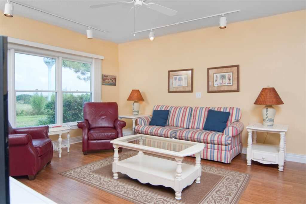 WR5C: Ocean Sunrise | Living Area