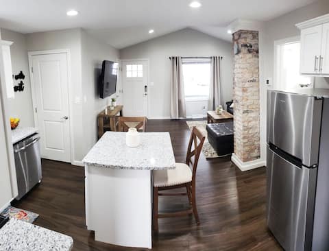 Top performing Airbnb: Little Niagara Bungalow-Minutes from Niagara Falls in Niagara Falls