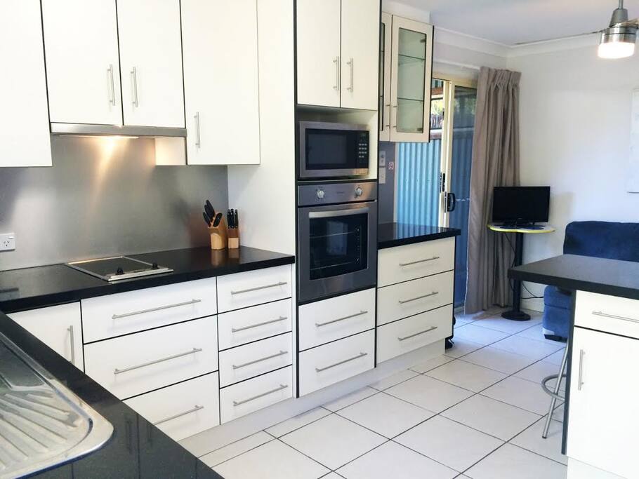 Large fully equipped kitchen pots pans electric fry pan, Microwave blender toaster jug full oven