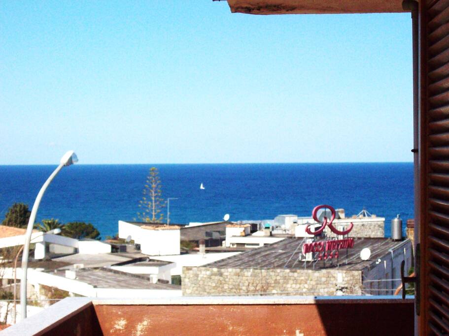 Vista mare da una delle stanze