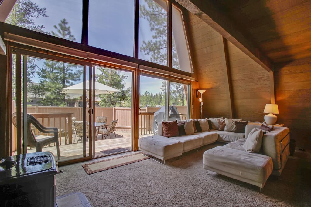 Couch,Furniture,Bench,Chair,Indoors