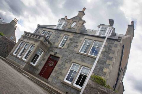 Crannoch Self Catering - 10 bedroom former hotel