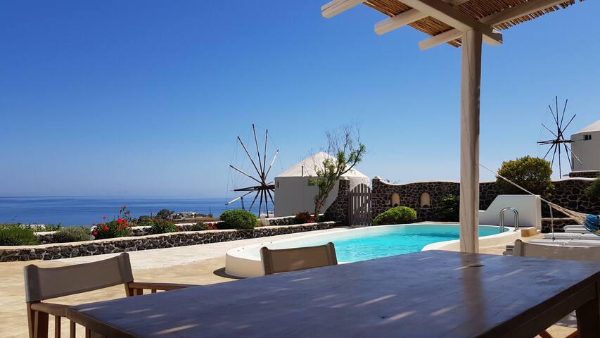 Blue Windmill Villa gallery image 2