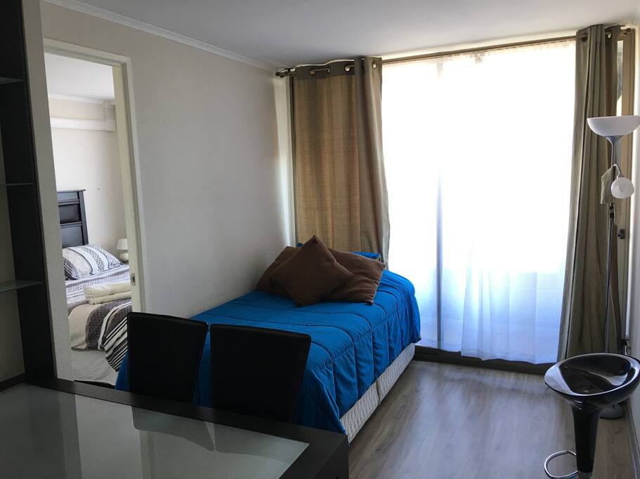 Cama Nido en Living , lo que convierte al depto. en algo más funcional , económico e ideal para 4 personas.
