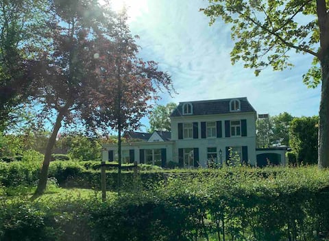 Spacious villa in Muiderberg near Amsterdam