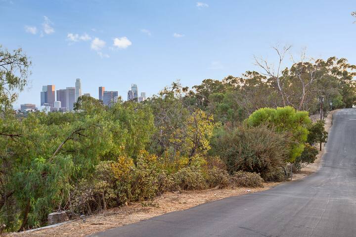Sweeping views from cabin in park setting gallery image 2