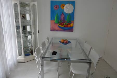 Guarujá Pitangueiras Wi-Fi TV 6 pessoas 2 garagens