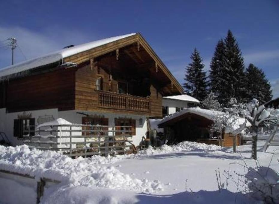 Das Haus im Winter.