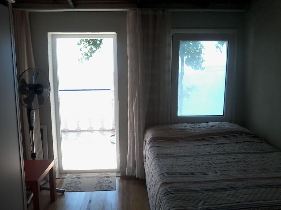 guest room.