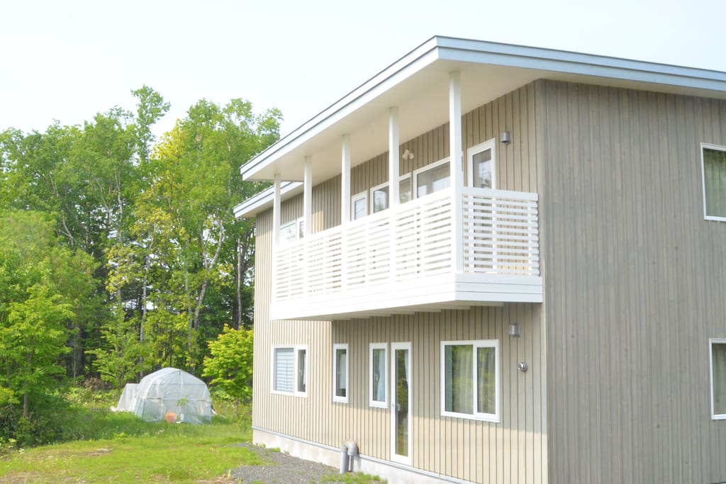 家の外観です。This is my home.