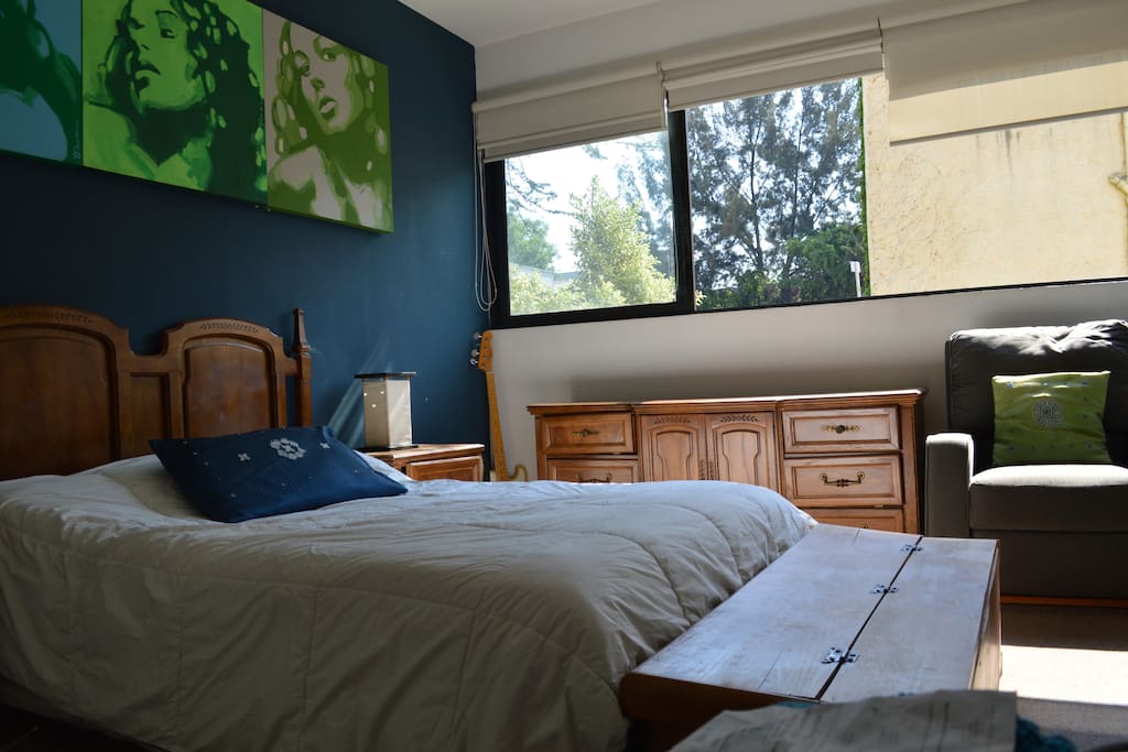 Principal room. Queen bed.