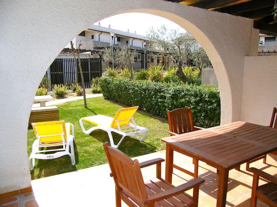 porche y jardin privado