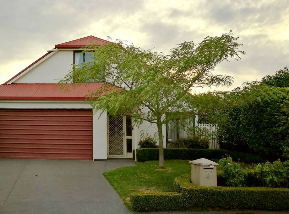 3Rooms@JelliePark from the quiet cul-de-sac