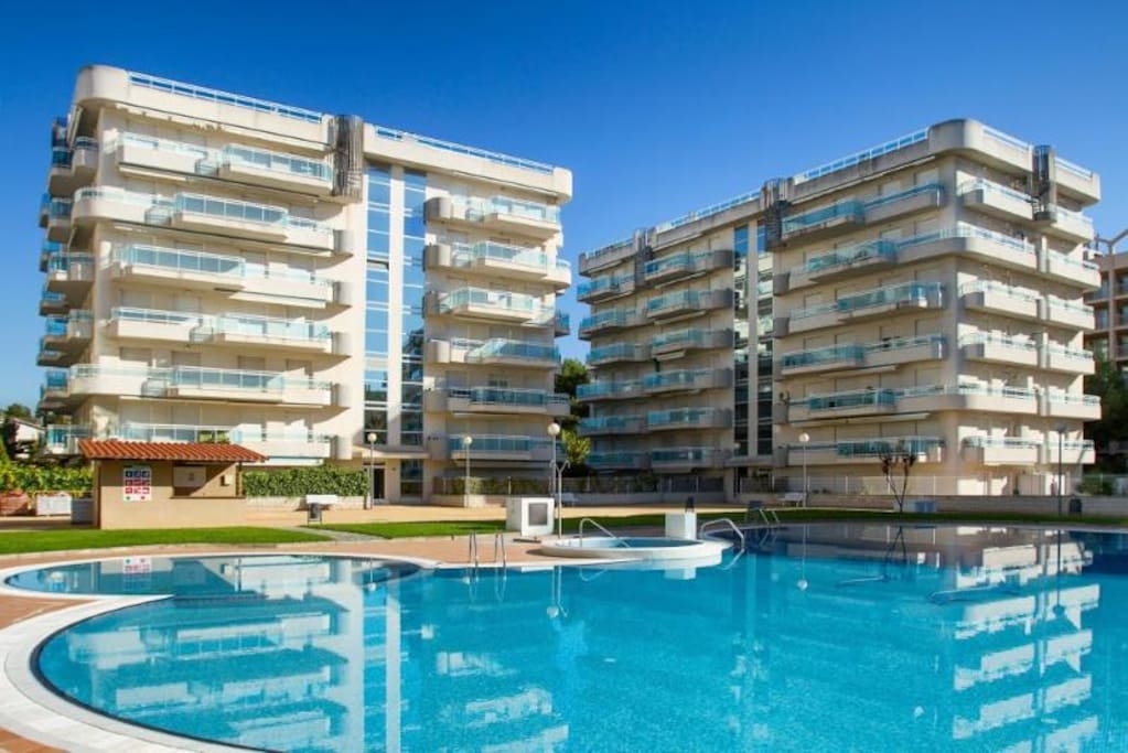 piscina infantil y jacuzzi