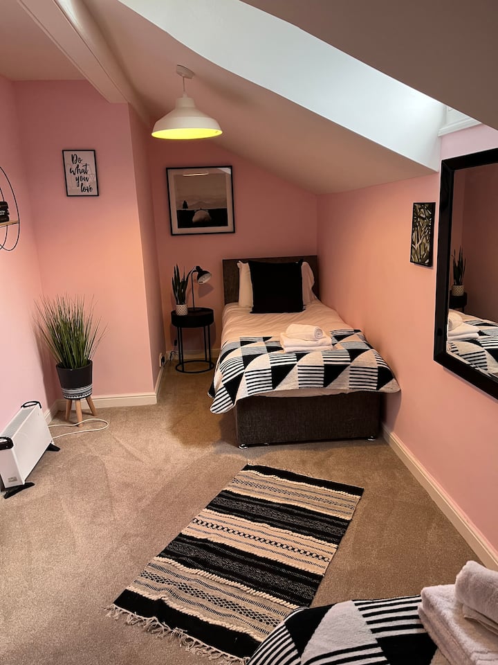 חדר השינה הוורוד