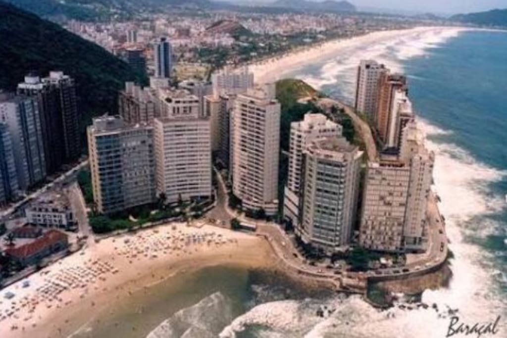 Vista aérea do Morro do Maluf e Praia das Pitangueiras.