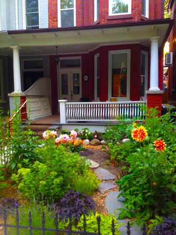 Perfect Family Friendly House in Little Italy gallery image 3