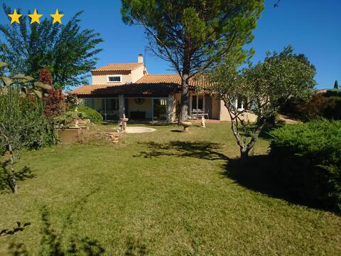 Villa with heated pool and fenced garden