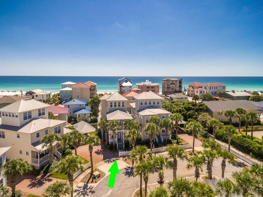 Hotel, Resort, Building, Yard, Beach