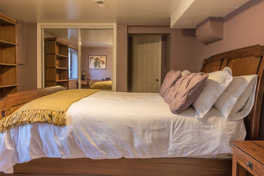 Queen bed with latex mattress makes for a great night's sleep!