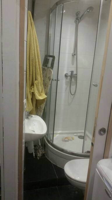 Shower+toilet
